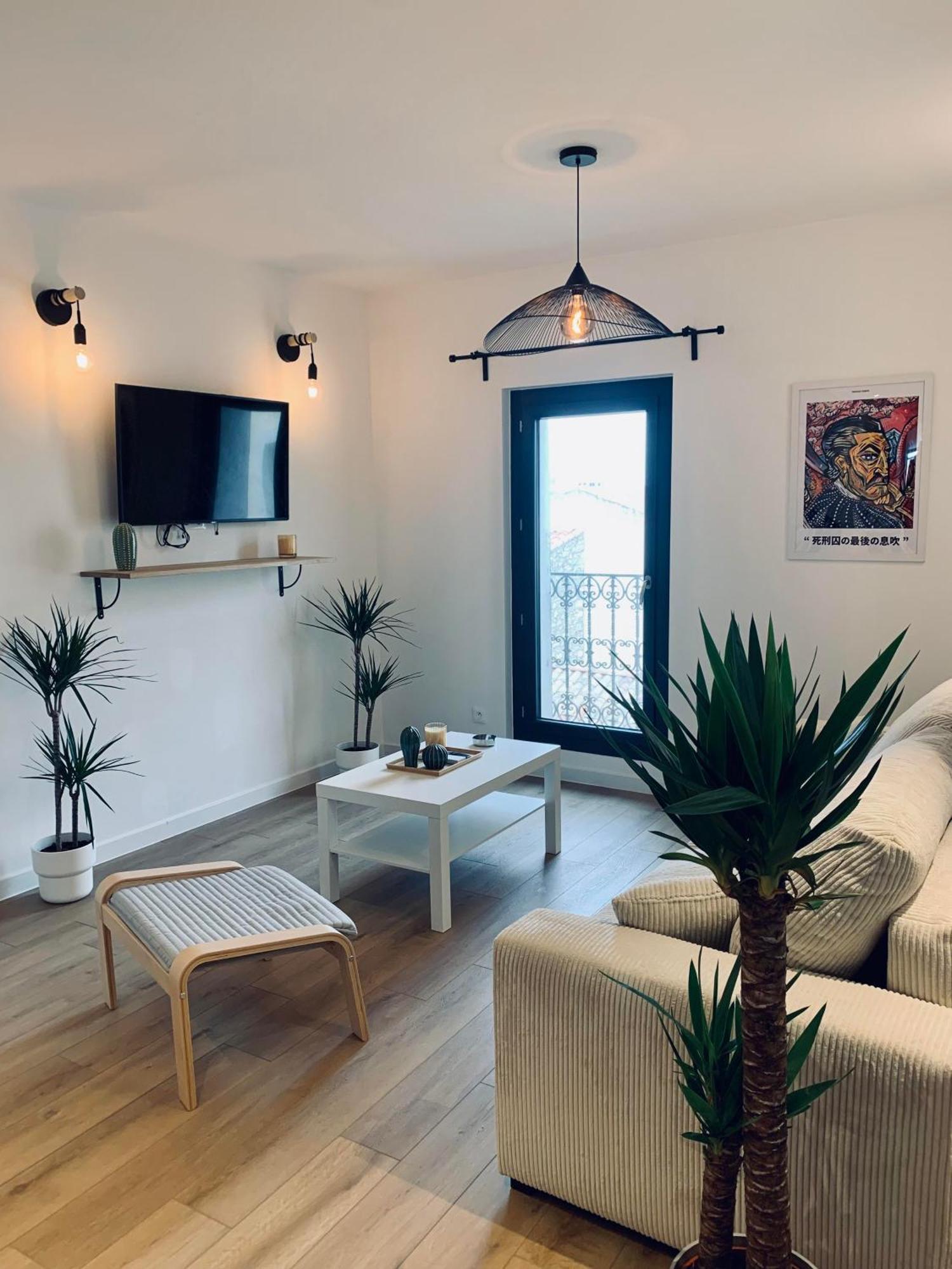 La Revolution Apartment