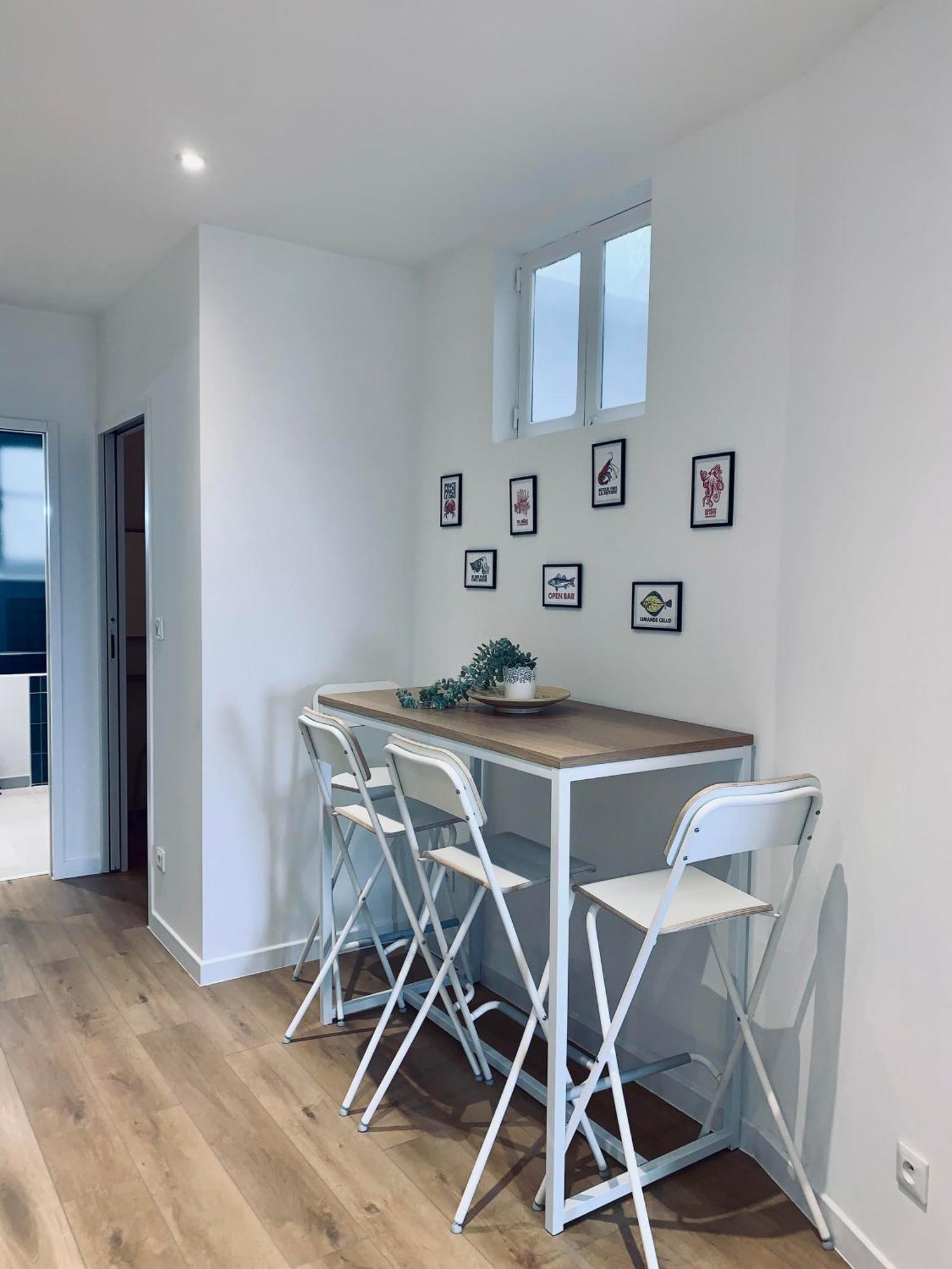 La Revolution Apartment